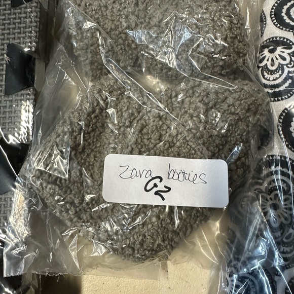 ZARA GREY DEEP PILED Velcro side strap unisex cottagecore bootie 6-9mths - Picture 10 of 10